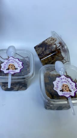Layered crushed cookies